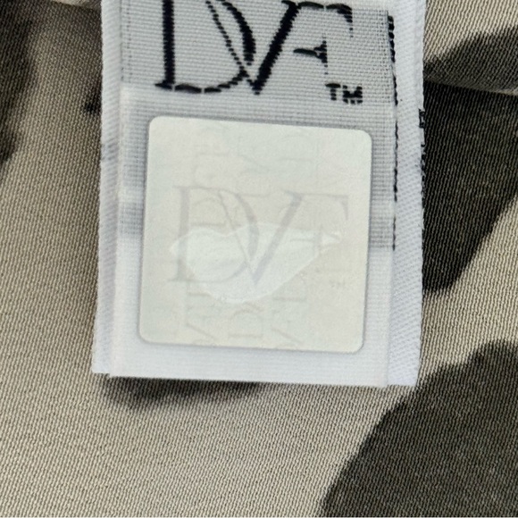 Diane Von Furstenberg Prita silk shirt dress leopard animal print. 100% Silk - Picture 11 of 15